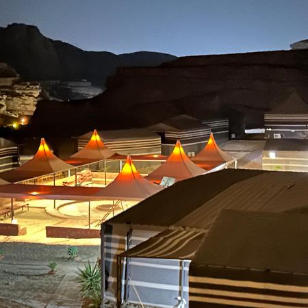 Desert Island Camp 瓦迪拉姆 外观 照片